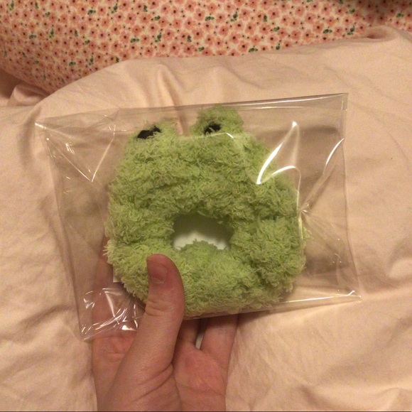 🐸Hand crochet frog scrunchie - Picture 2 of 3